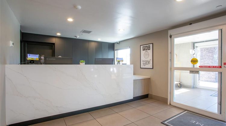 Country Inn & Suites Phoenix Airport Lobby