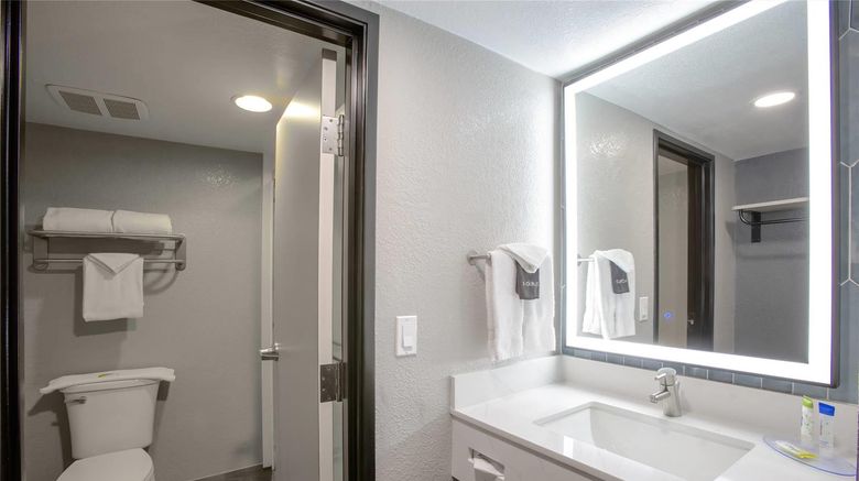 <b>Country Inn & Suites Phoenix Airport Room</b>. Images powered by <a href="https://iceportal.shijigroup.com/" title="IcePortal" target="_blank">IcePortal</a>.