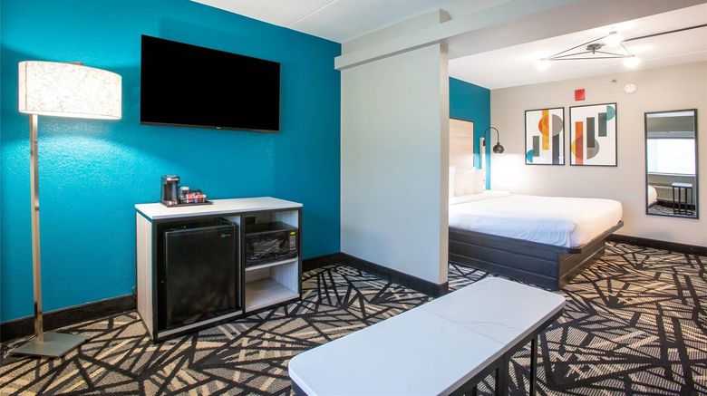<b>Country Inn & Suites Phoenix Airport Suite</b>. Images powered by <a href="https://iceportal.shijigroup.com/" title="IcePortal" target="_blank">IcePortal</a>.