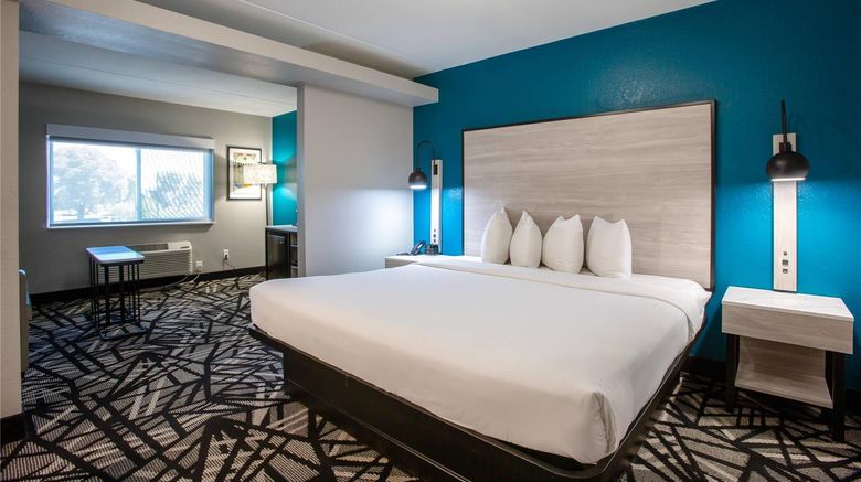 <b>Country Inn & Suites Phoenix Airport Suite</b>. Images powered by <a href="https://iceportal.shijigroup.com/" title="IcePortal" target="_blank">IcePortal</a>.