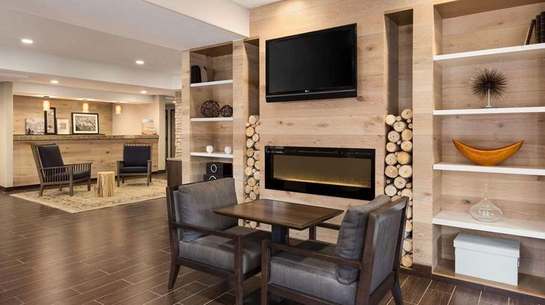 <b>Country Inn & Suites Flagstaff Lobby</b>. Images powered by <a href="https://iceportal.shijigroup.com/" title="IcePortal" target="_blank">IcePortal</a>.
