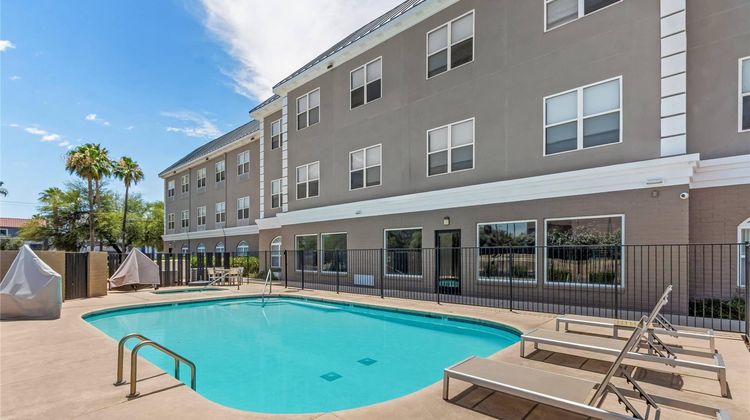 Country Inn & Suites Tucson Airport Pool
