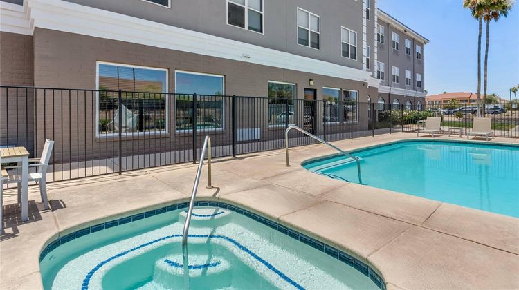 Country Inn & Suites Tucson Airport Pool