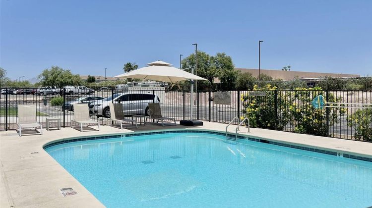 Country Inn & Suites Tucson Airport Pool