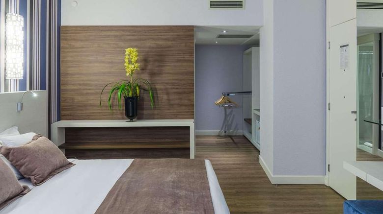 <b>Radisson Hotel Curitiba Room</b>. Images powered by <a href="https://iceportal.shijigroup.com/" title="IcePortal" target="_blank">IcePortal</a>.