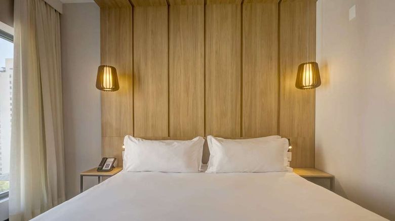 <b>Radisson Hotel Pinheiros, Sao Paulo Room</b>. Images powered by <a href="https://iceportal.shijigroup.com/" title="IcePortal" target="_blank">IcePortal</a>.
