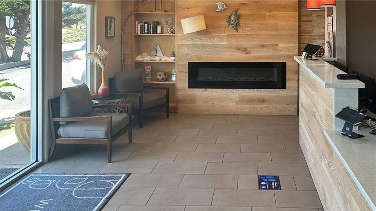 Country Inn & Stes-Monterey Beachfront Lobby