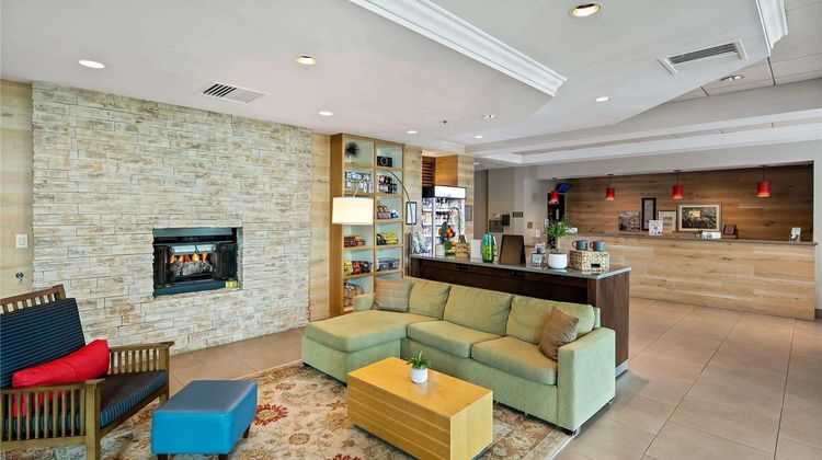 Country Inn & Suites San Diego North Lobby