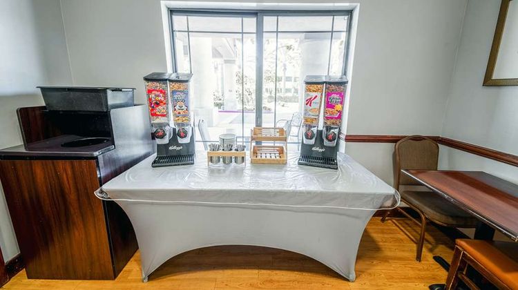 Country Inn & Suites Ontario at Ontario Mills Restaurant