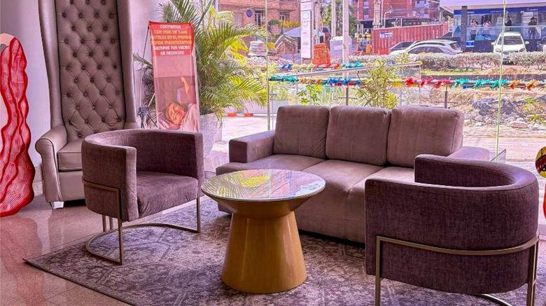 <b>Radisson Hotel Diamond Barranquilla Lobby</b>. Images powered by <a href="https://iceportal.shijigroup.com/" title="IcePortal" target="_blank">IcePortal</a>.