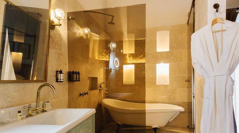 <b>Hotel Casa de las Palmas Suite</b>. Images powered by <a href="https://iceportal.shijigroup.com/" title="IcePortal" target="_blank">IcePortal</a>.