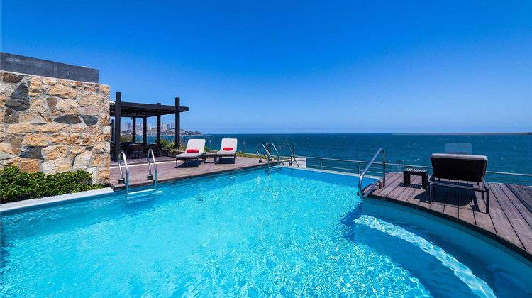Radisson Blu Acqua Hotel & Spa Concon Pool