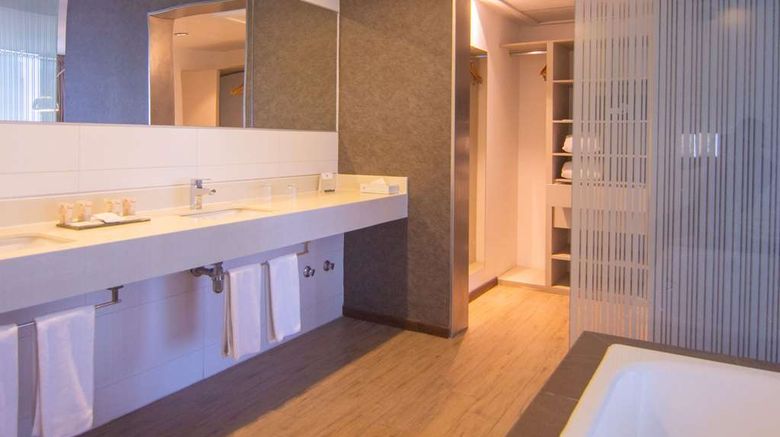 <b>Radisson Blu Plaza El Bosque Santiago Room</b>. Images powered by <a href="https://iceportal.shijigroup.com/" title="IcePortal" target="_blank">IcePortal</a>.