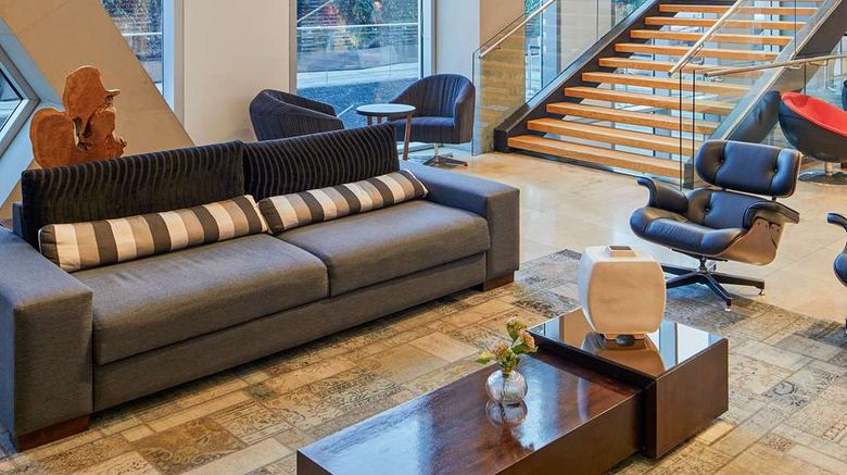 <b>Radisson Blu Plaza El Bosque Santiago Lobby</b>. Images powered by <a href="https://iceportal.shijigroup.com/" title="IcePortal" target="_blank">IcePortal</a>.