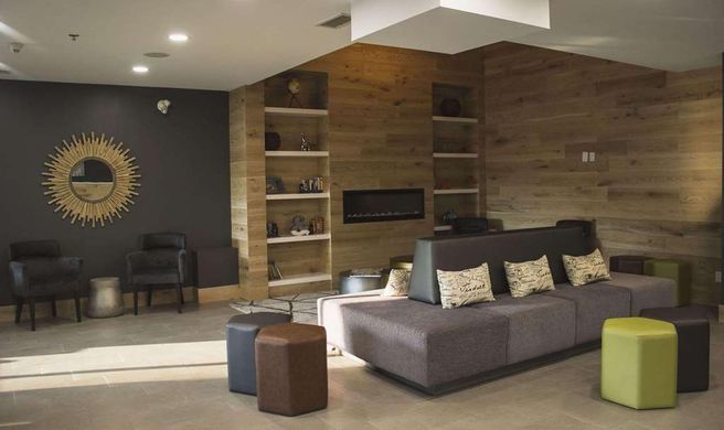 Country Inn & Suites Niagara Falls Lobby