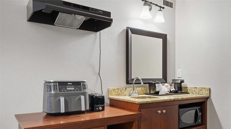 Country Inn & Suites Saskatoon Room