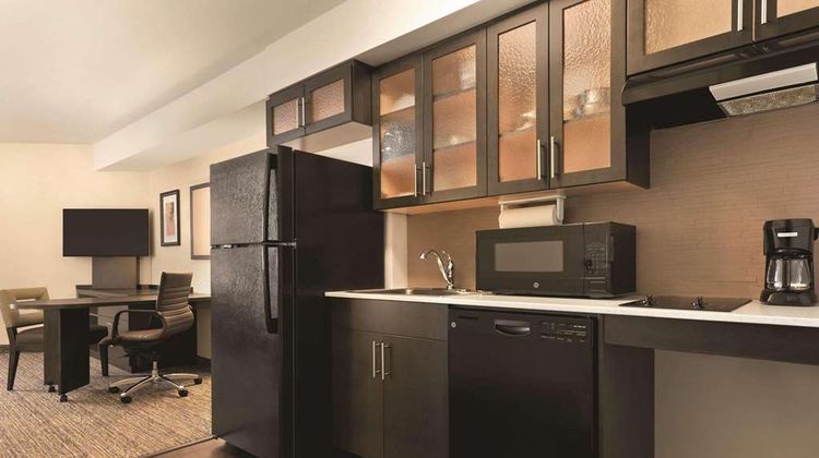 Park Inn By Radisson Calgary Arpt North Suite