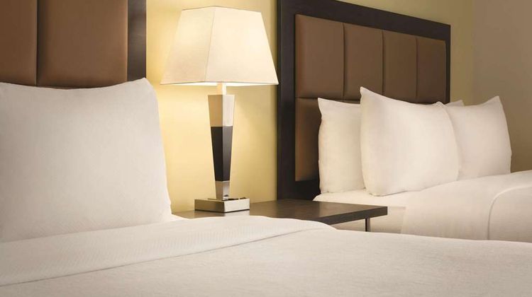 Park Inn By Radisson Calgary Arpt North Room
