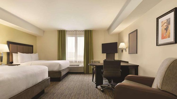 Park Inn By Radisson Calgary Arpt North Suite