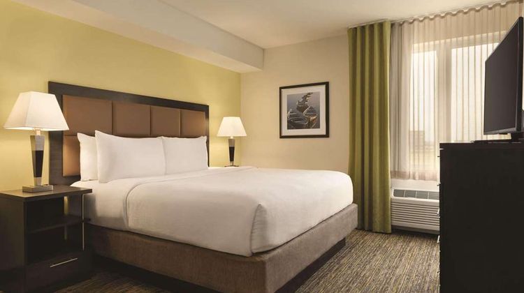 Park Inn By Radisson Calgary Arpt North Suite