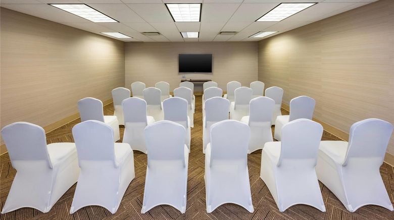 <b>Radisson Hotel Edmonton Airport Meeting</b>. Images powered by <a href="https://iceportal.shijigroup.com/" title="IcePortal" target="_blank">IcePortal</a>.