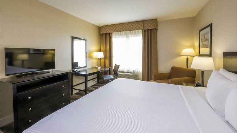<b>Radisson Hotel Edmonton Airport Room</b>. Images powered by <a href="https://iceportal.shijigroup.com/" title="IcePortal" target="_blank">IcePortal</a>.