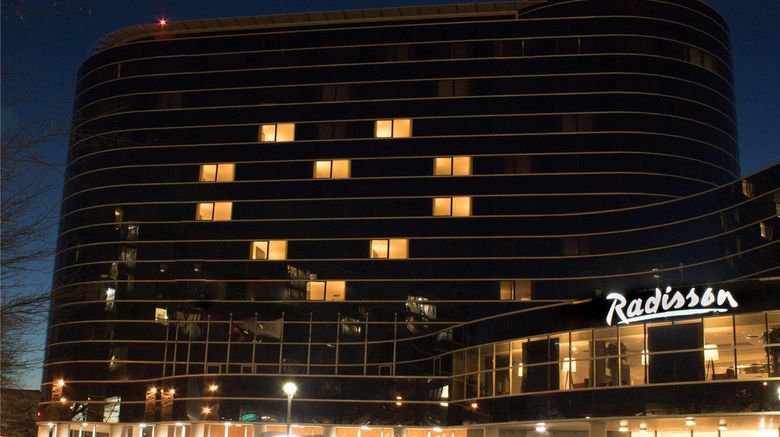 <b>Radisson Hotel Vancouver Airport Exterior</b>. Images powered by <a href="https://iceportal.shijigroup.com/" title="IcePortal" target="_blank">IcePortal</a>.