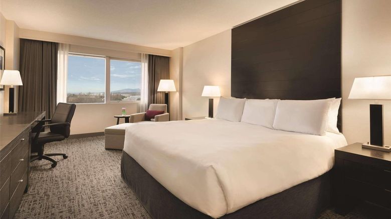 <b>Radisson Hotel Vancouver Airport Room</b>. Images powered by <a href="https://iceportal.shijigroup.com/" title="IcePortal" target="_blank">IcePortal</a>.
