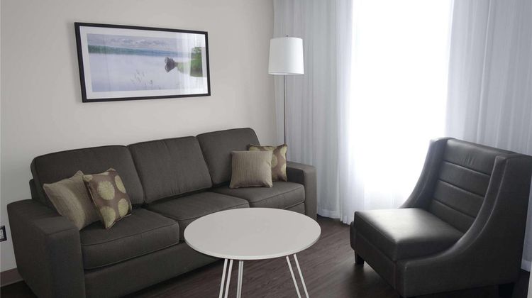 Radisson Kingswood Hotel & Suites Suite