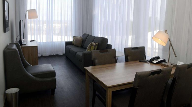 <b>Radisson Kingswood Hotel & Suites Suite</b>. Images powered by <a href="https://iceportal.shijigroup.com/" title="IcePortal" target="_blank">IcePortal</a>.