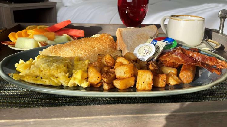 Radisson Kingswood Hotel & Suites Restaurant