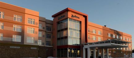 Radisson Kingswood Hotel & Suites Exterior