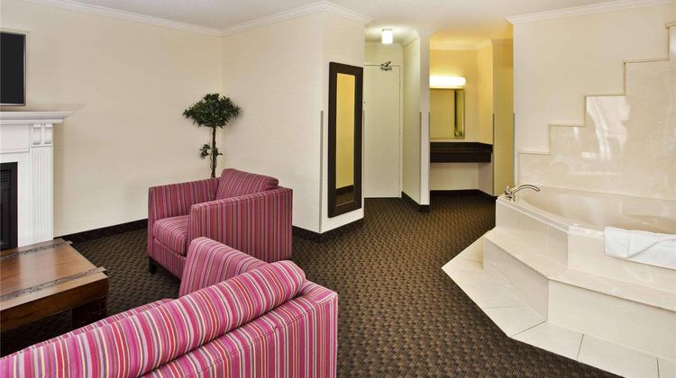 Radisson Hotel Sudbury Suite