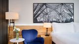 <b>Radisson Blu Toronto Downtown Room</b>. Images powered by <a href="https://iceportal.shijigroup.com/" title="IcePortal" target="_blank">IcePortal</a>.