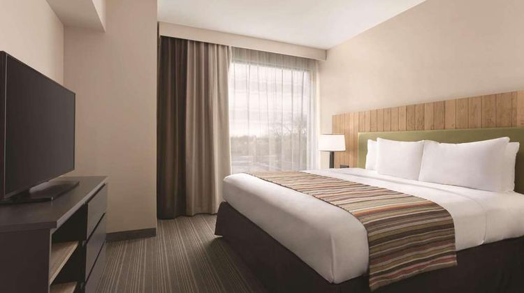 Country Inn & Suites Belleville Suite