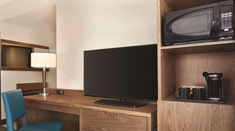 Park Inn By Radisson Brampton Suite