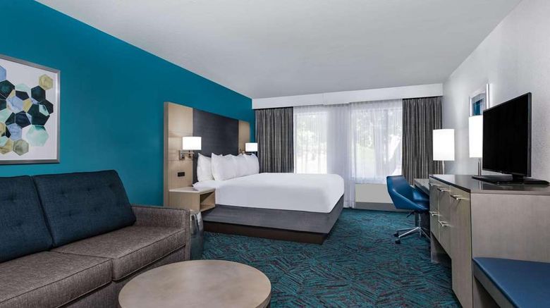 <b>Radisson Hotel Colorado Springs Airport Room</b>. Images powered by <a href="https://iceportal.shijigroup.com/" title="IcePortal" target="_blank">IcePortal</a>.