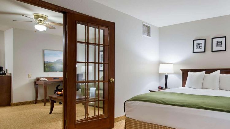 Country Inn & Suites Greeley Suite