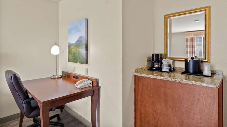 <b>Country Inn & Suites Greeley Suite</b>. Images powered by <a href="https://iceportal.shijigroup.com/" title="IcePortal" target="_blank">IcePortal</a>.