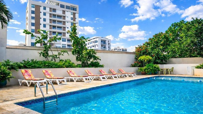 <b>Radisson Hotel Santo Domingo Pool</b>. Images powered by <a href="https://iceportal.shijigroup.com/" title="IcePortal" target="_blank">IcePortal</a>.