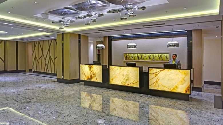 <b>Radisson Hotel Guayaquil Lobby</b>. Images powered by <a href="https://iceportal.shijigroup.com/" title="IcePortal" target="_blank">IcePortal</a>.