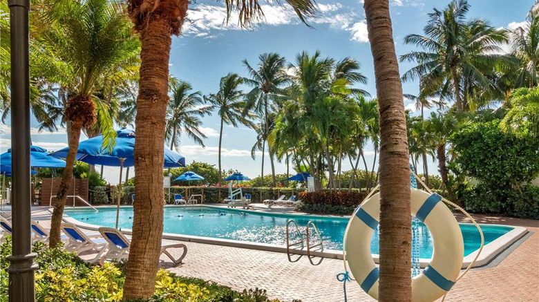 <b>Radisson Resort Miami Beach Pool</b>. Images powered by <a href="https://iceportal.shijigroup.com/" title="IcePortal" target="_blank">IcePortal</a>.