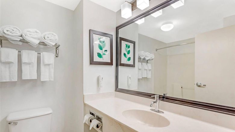 <b>Country Inn & Suites by Radisson Room</b>. Images powered by <a href="https://iceportal.shijigroup.com/" title="IcePortal" target="_blank">IcePortal</a>.