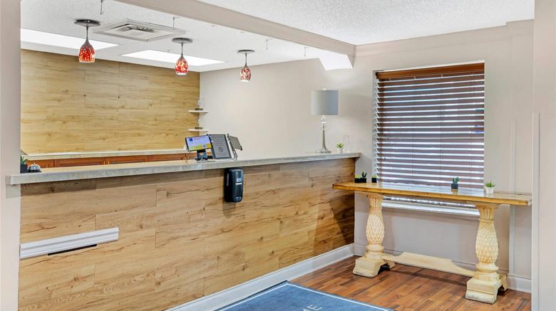 <b>Country Inn & Suites by Radisson Lobby</b>. Images powered by <a href="https://iceportal.shijigroup.com/" title="IcePortal" target="_blank">IcePortal</a>.