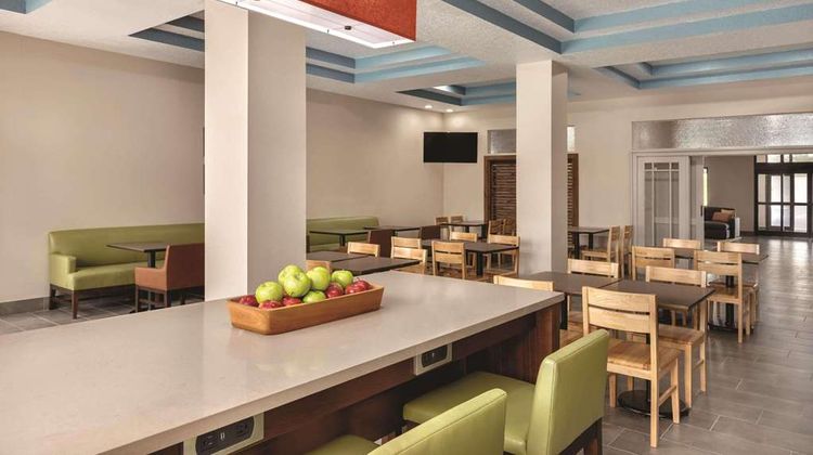 Country Inn & Suites Tampa RJ Stadium Restaurant