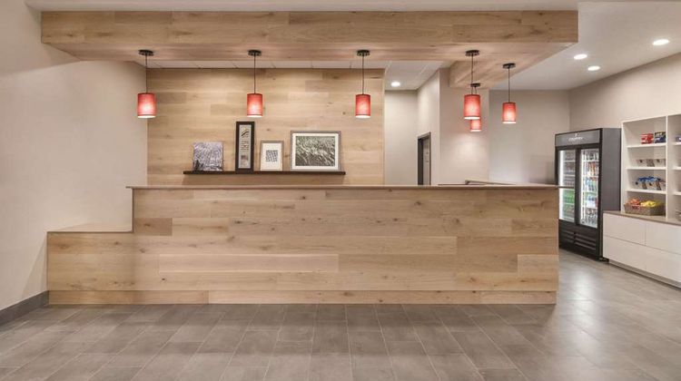 Country Inn & Suites Tampa RJ Stadium Lobby