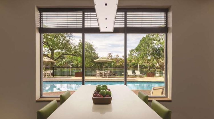 Country Inn & Suites Tampa RJ Stadium Restaurant