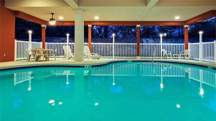 Country Inn & Suites Tallahessee NW Pool