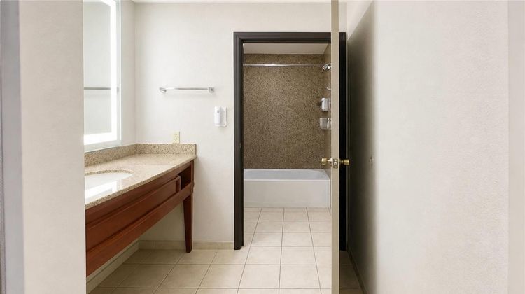 Country Inn & Suites Pensacola West Suite