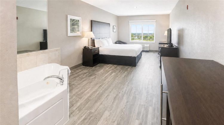Country Inn & Suites Pensacola West Suite
